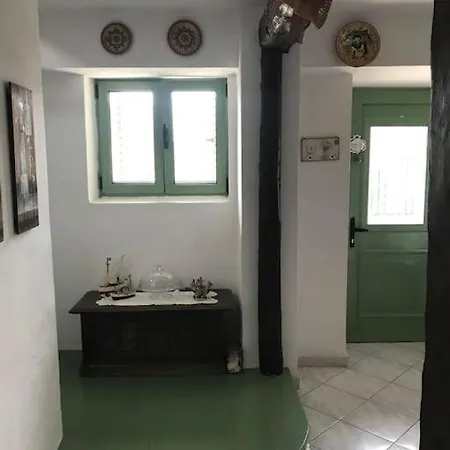 Traditional Stonehouse In Kavalos Case de vacanță *