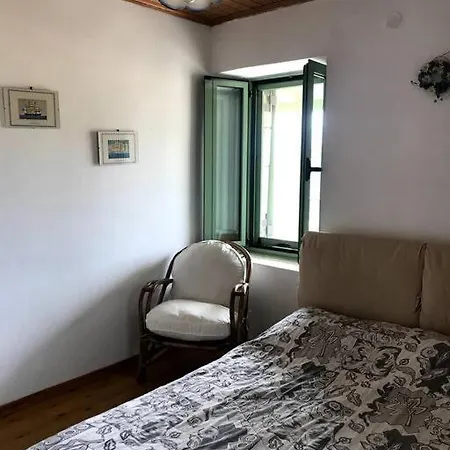 펜션 Traditional Stonehouse In Kavalos